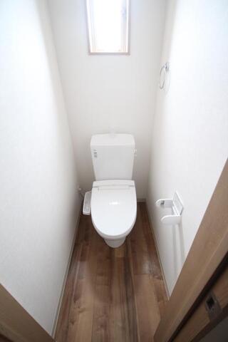 トイレ　※お写真は別の号室の物となっています。