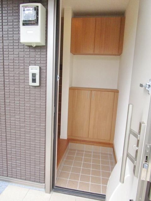 玄関　★玄関からあまり中が見えない造りになっています★