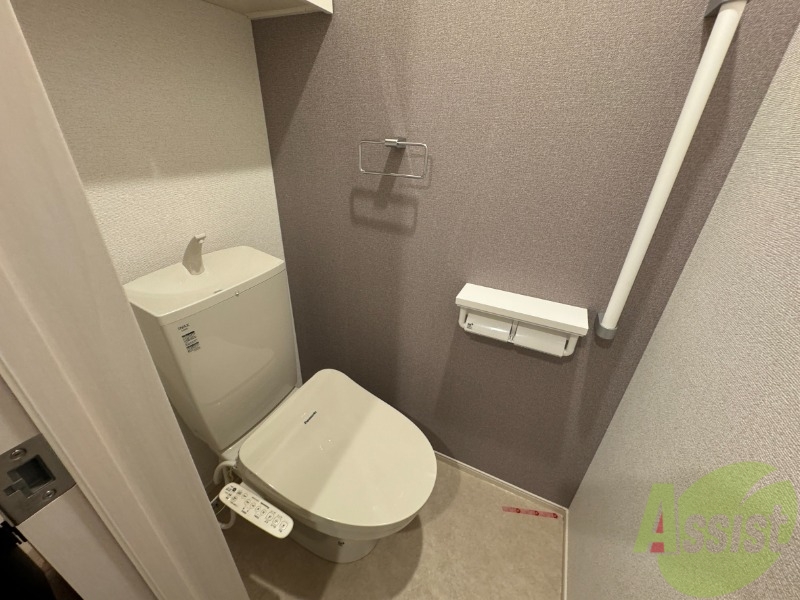 トイレ　トイレはウォシュレット機能付きです。安心して使用できますね。