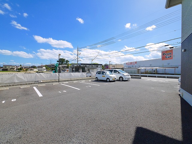 駐車場　駐車場に車を止められます