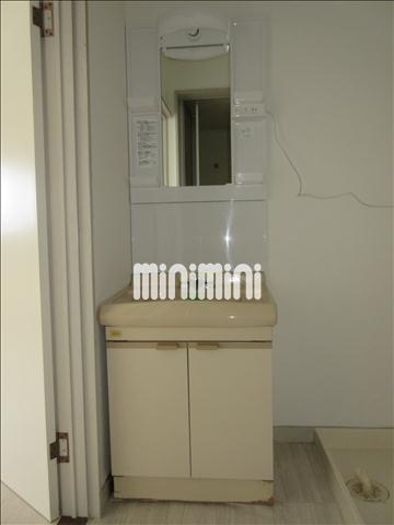 洗面設備　便利な洗面台です