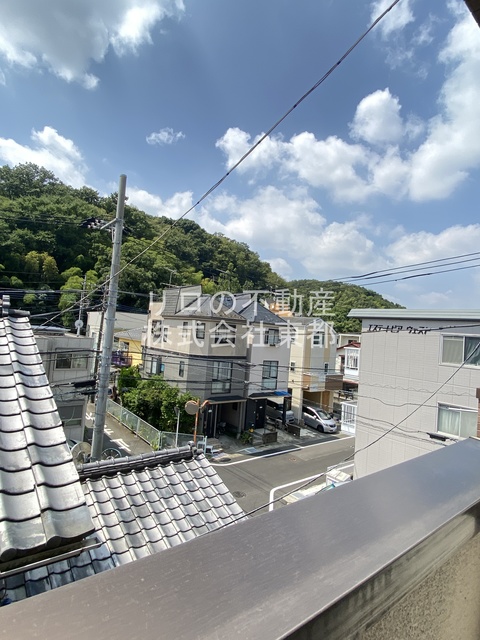 眺望　バルコニーからの景色です！圧迫感がないので暮らしやすい♪