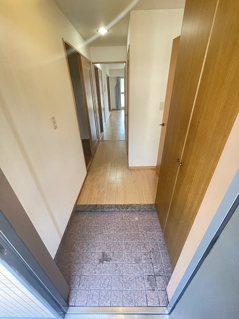 レインボー甲東の玄関写真
