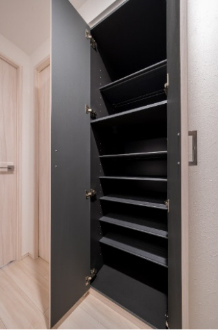 収納　写真は同マンションの別のお部屋のものです