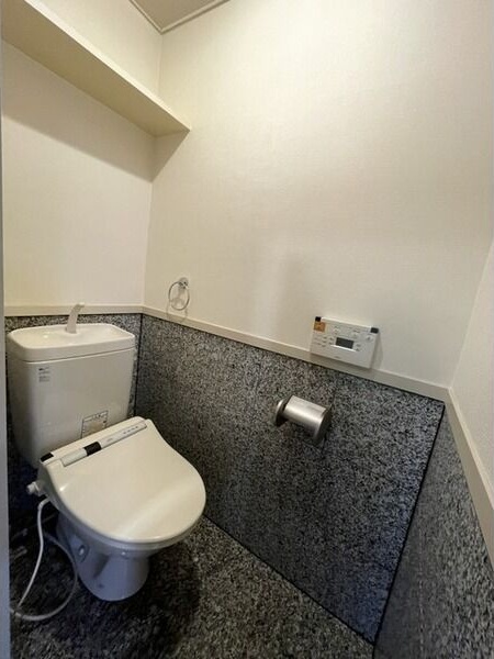 名鉄津島線 七宝駅 徒歩39分 5階建 築39年のトイレ写真