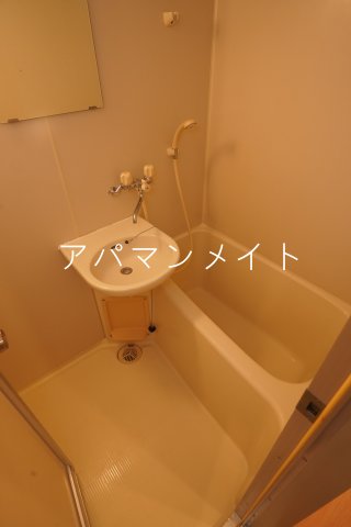 バス・シャワールーム　バストイレ別！