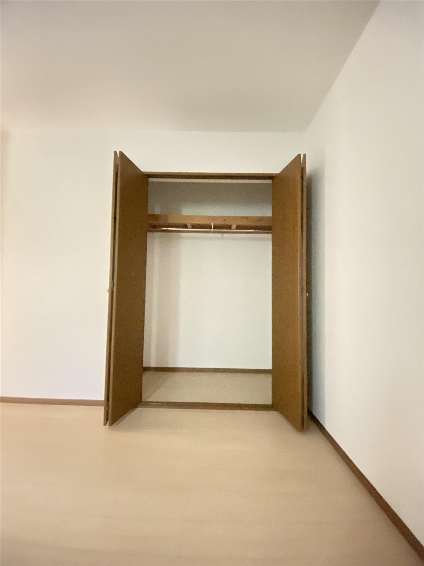 収納　同タイプ別室の写真です。色は実際と異なる場合がございます。
