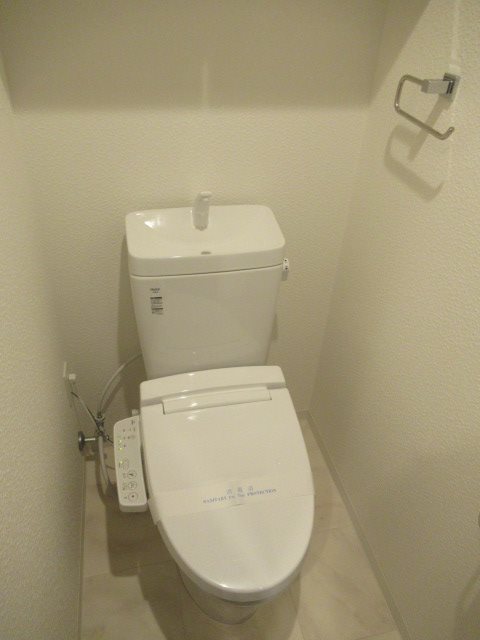 ＪＲ中央線 八王子駅 徒歩10分 14階建 築6年のトイレ写真