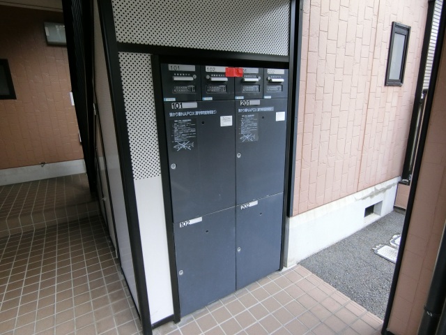 エントランス　宅配BOX