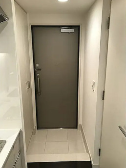 玄関　写真は同タイプ住居です