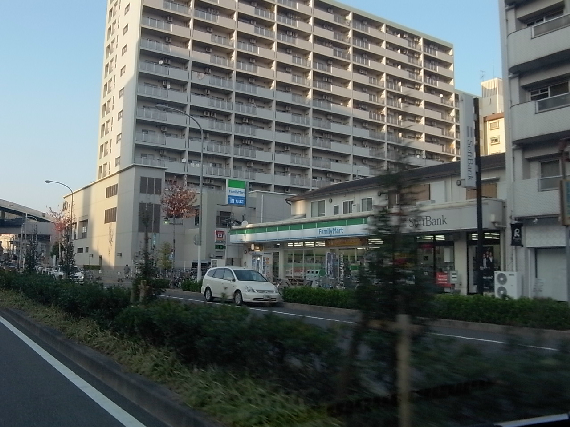 コンビニ　ファミリーマート 日比野店（コンビニ）まで156m