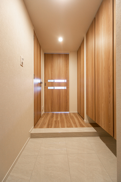 玄関　※写真は同タイプ住戸です。