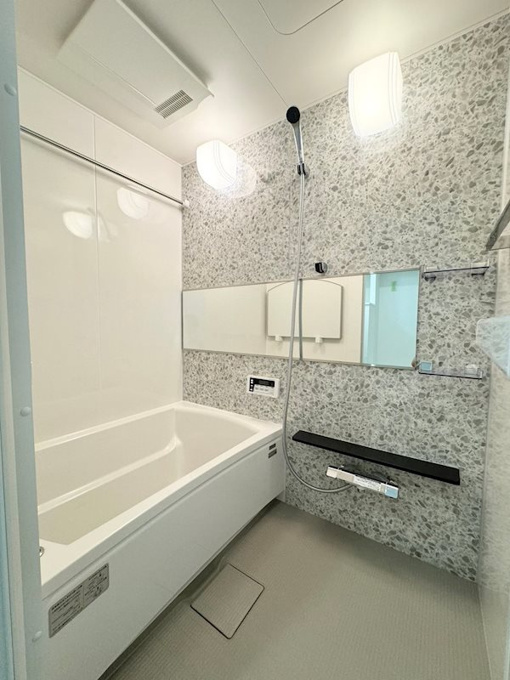 バス・シャワールーム　写真は同マンションの他のお部屋のものです