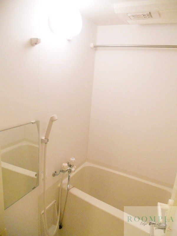 バス・シャワールーム　同タイプの別のお部屋です