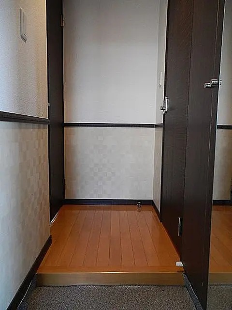 玄関　鏡付きのシューズボックス付いてます