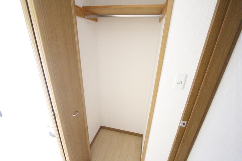 収納　しっかり収納もついています、ロングコートもラクラク収納