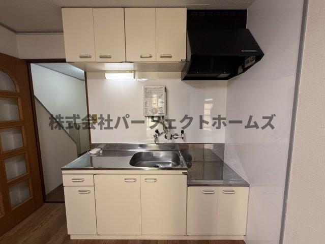 キッチン　コンパクトなキッチンで掃除もラクラク
