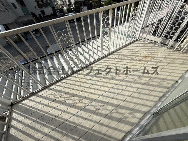 バルコニー　暖かな日差しのふりそそぐバルコニー