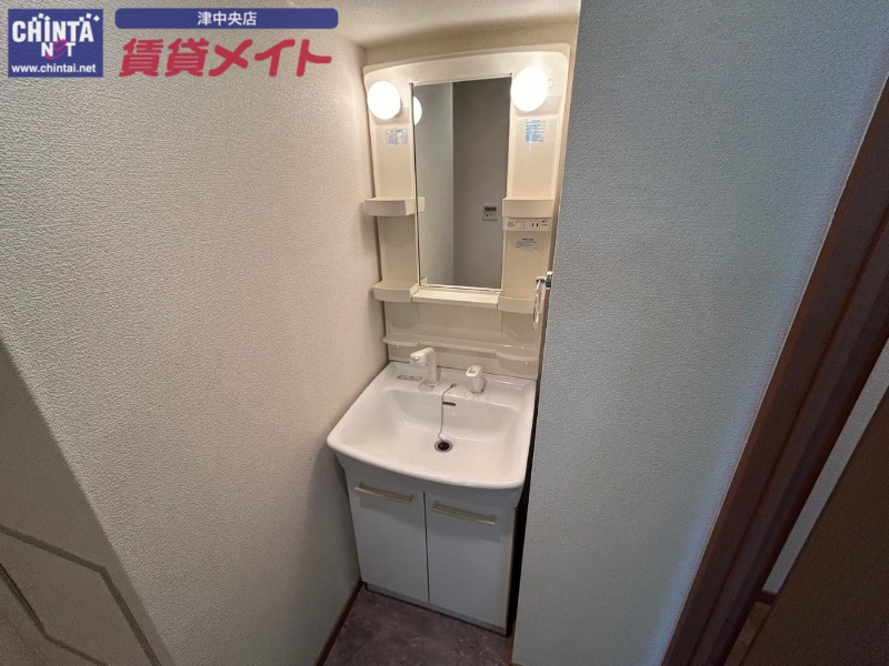 洗面設備　別部屋反転タイプ参考写真