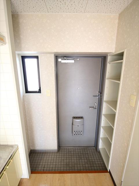 その他　松山市朝生田町　メゾン・ド・シャリオ　玄関