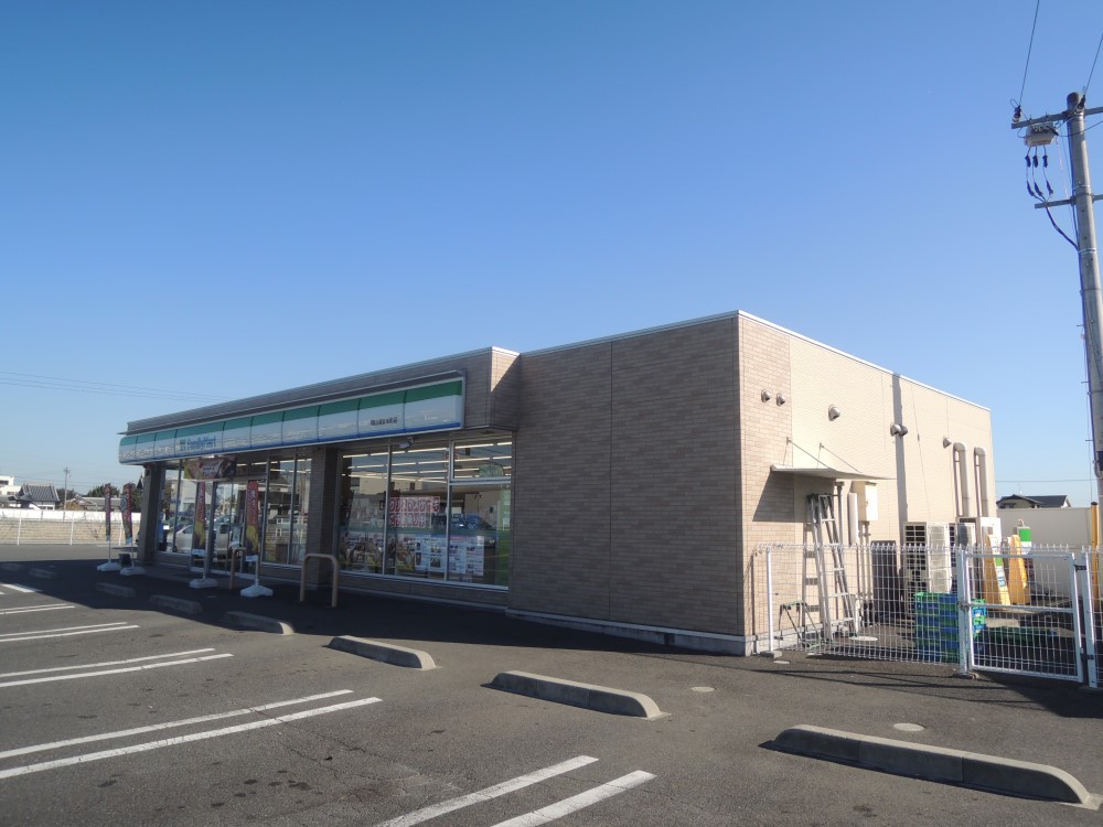 コンビニ　ファミリーマート岡山浦安本町店（コンビニ）まで821m