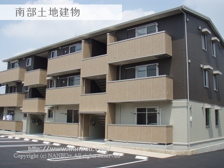 建物外観　2014年6月築の軽量鉄骨造☆