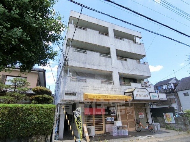 京都市山科区勧修寺西金ケ崎のマンションの建物外観