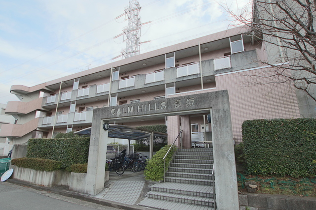 【横浜市都筑区長坂のマンションの建物外観】