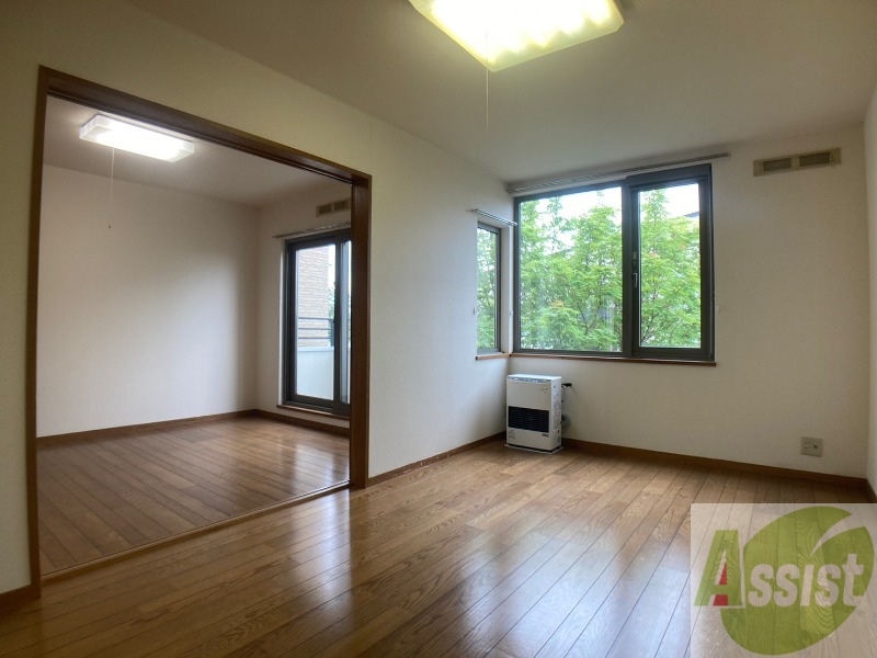 居室・リビング　広々としたリビングですね。使い勝手がよさそうですね！