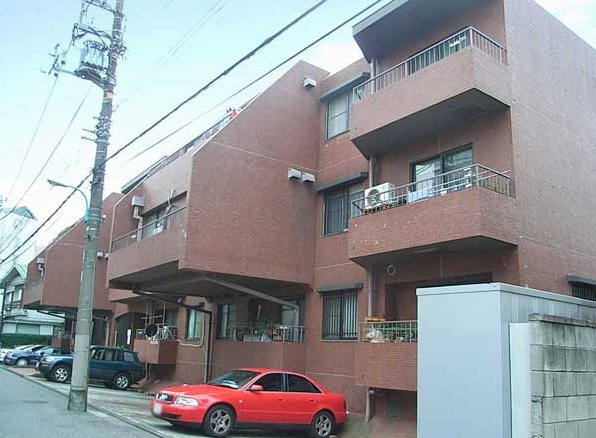 トーア余丁町マンションの建物外観