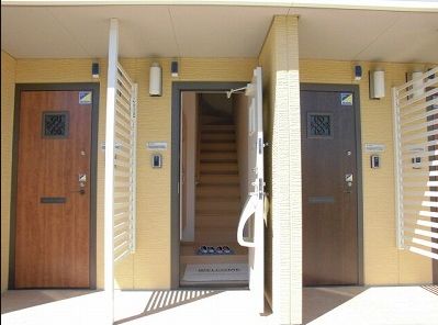 玄関　ネット無料。落ち着いた玄関です