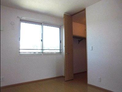 その他部屋・スペース　ネット無料。落ち着いた色調の寝室です