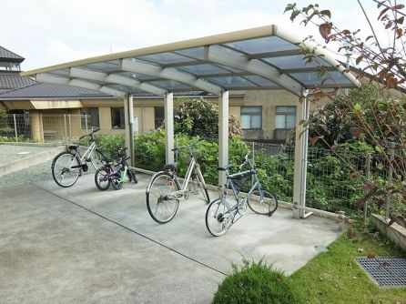 その他共有部分　ネット無料。自転車置き場です