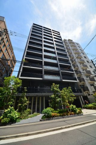 大阪市中央区十二軒町のマンションの建物外観