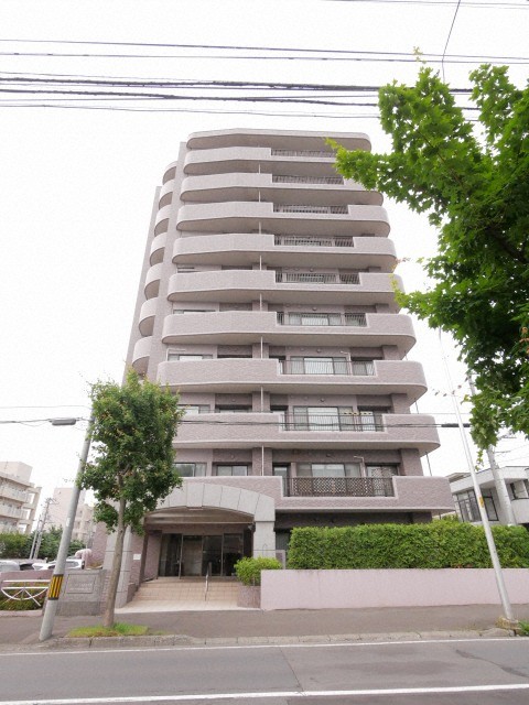 札幌市豊平区月寒東三条のマンションの建物外観