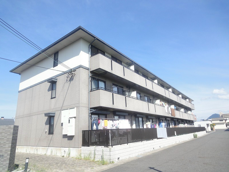 守山市播磨田町のアパートの建物外観