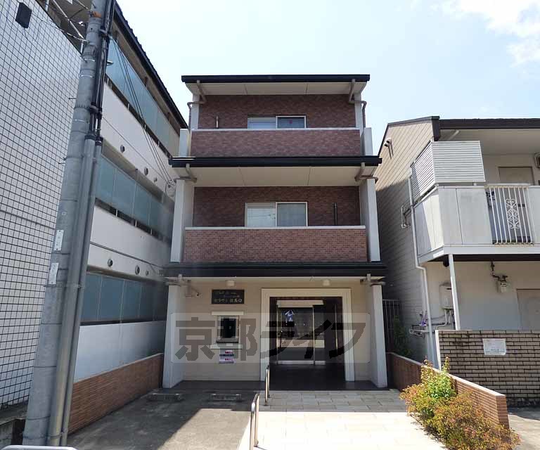 【京都市北区小山下総町のマンションの建物外観】