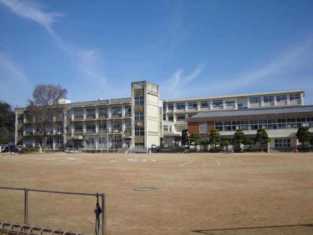 【親和ハイツの小学校】