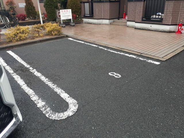 【八幡市八幡植松のアパートの駐車場】