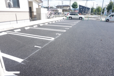 【山形市桜田西のアパートの駐車場】