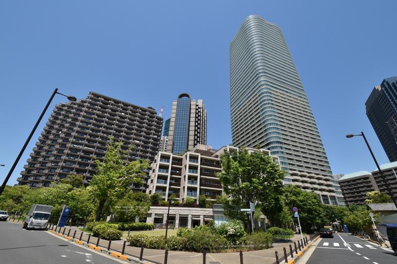 東京メトロ日比谷線 六本木駅 地上47階建の建物外観