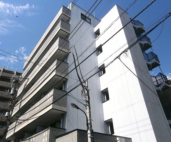 【88TEES立川の建物外観】