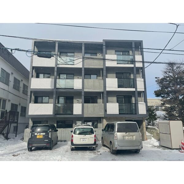 札幌市北区北二十二条西のマンションの建物外観