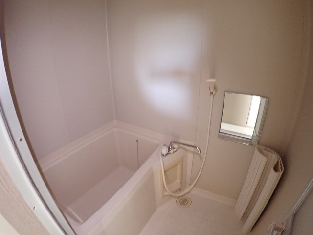 バス・シャワールーム　清潔感のあるバスルームです