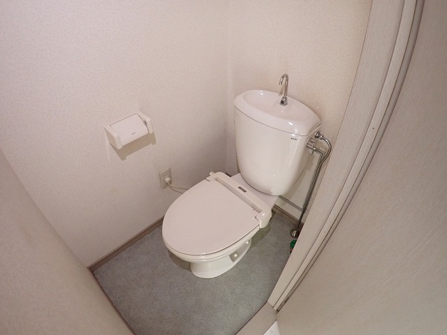 トイレ　暖房便座付きのトイレです