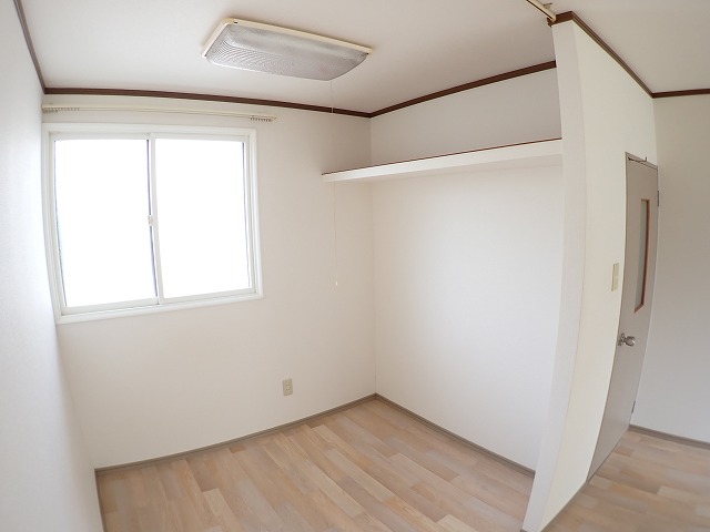 収納　室内に棚があります