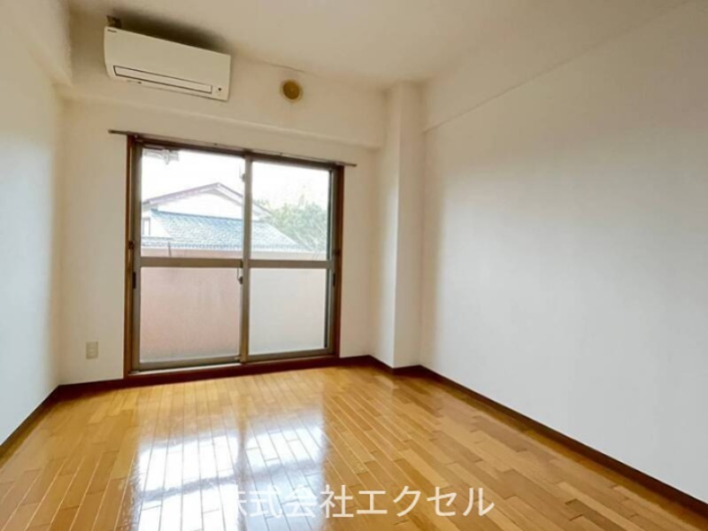 居室・リビング　エアコン付きです。