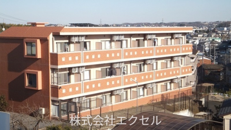 建物外観　帝京大学： 4分 明星大学： 12分 中央大学： 14分です