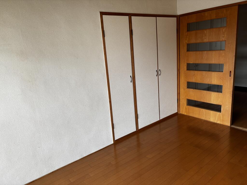 ロアールマンション新大江の居間写真
