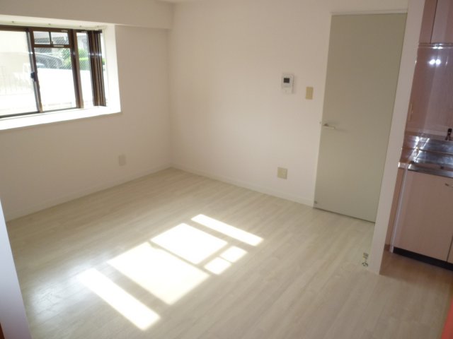 居室・リビング　（イメージ）同タイプの写真です。